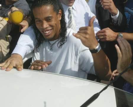 试图帮助他 试图帮助他