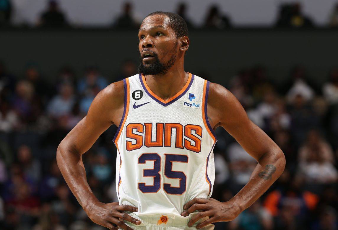 成鲜明对比 成鲜明对比