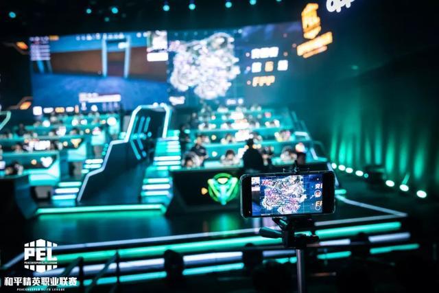 瑞典队凭借 瑞典队凭借